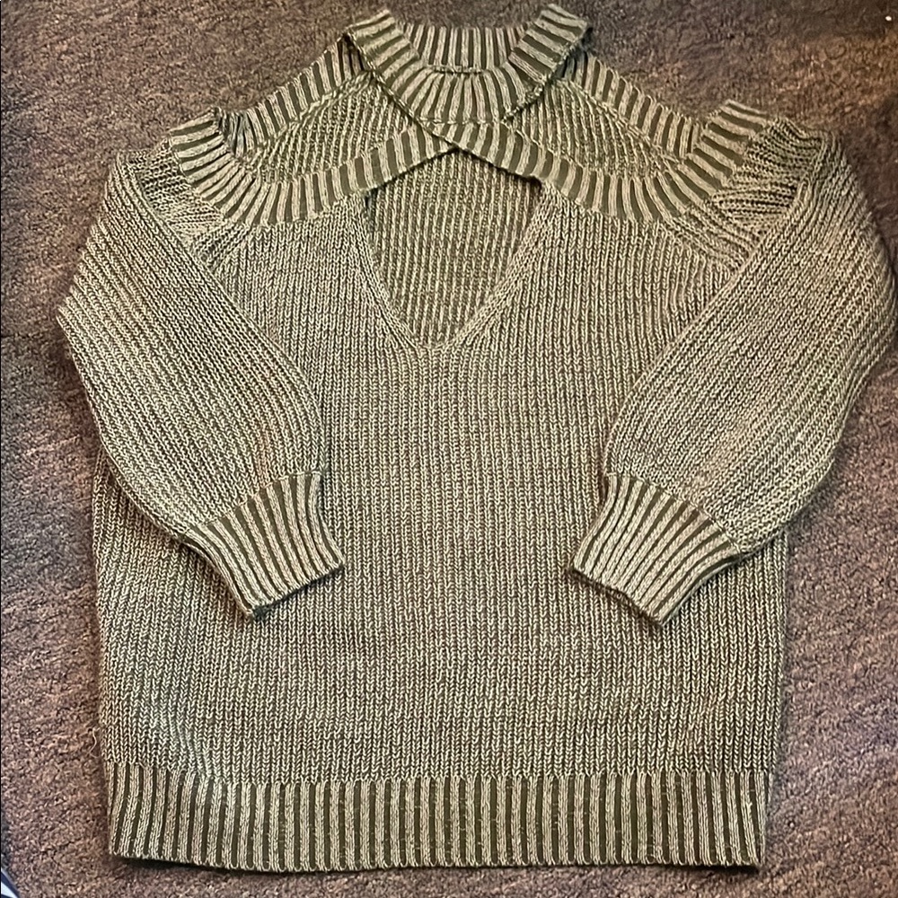 Sexy Blue B Sweater sz sm